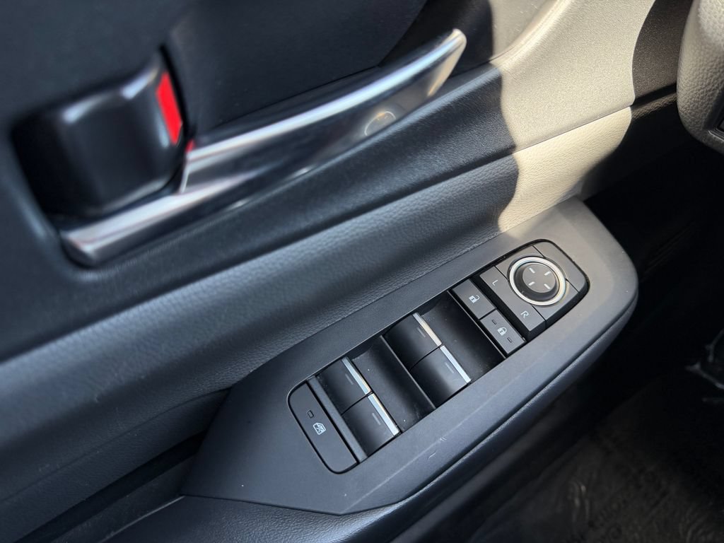 Used 2023 Toyota Prius XLE FWD image 13