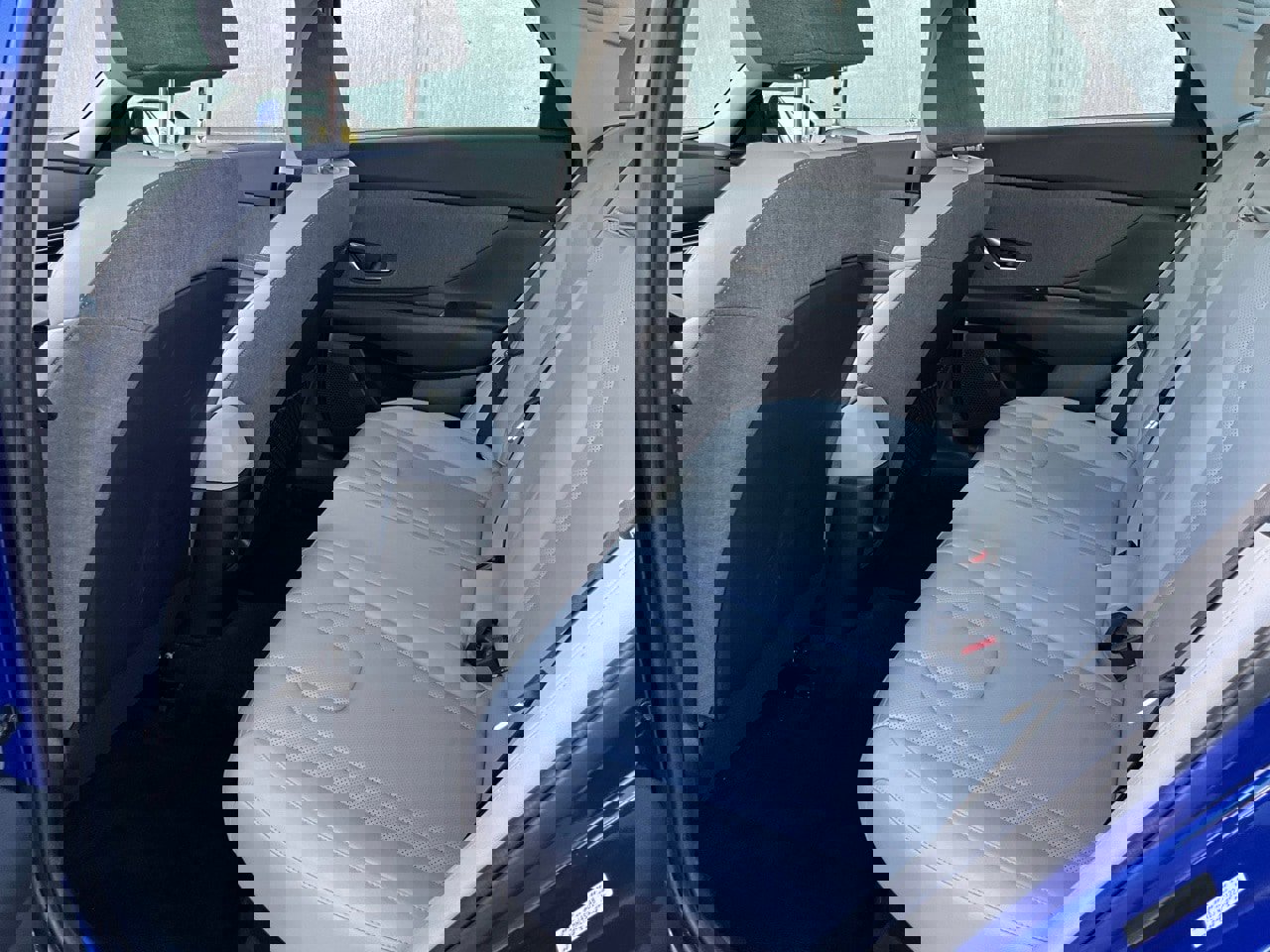 Used 2025 Hyundai Elantra Limited image 11