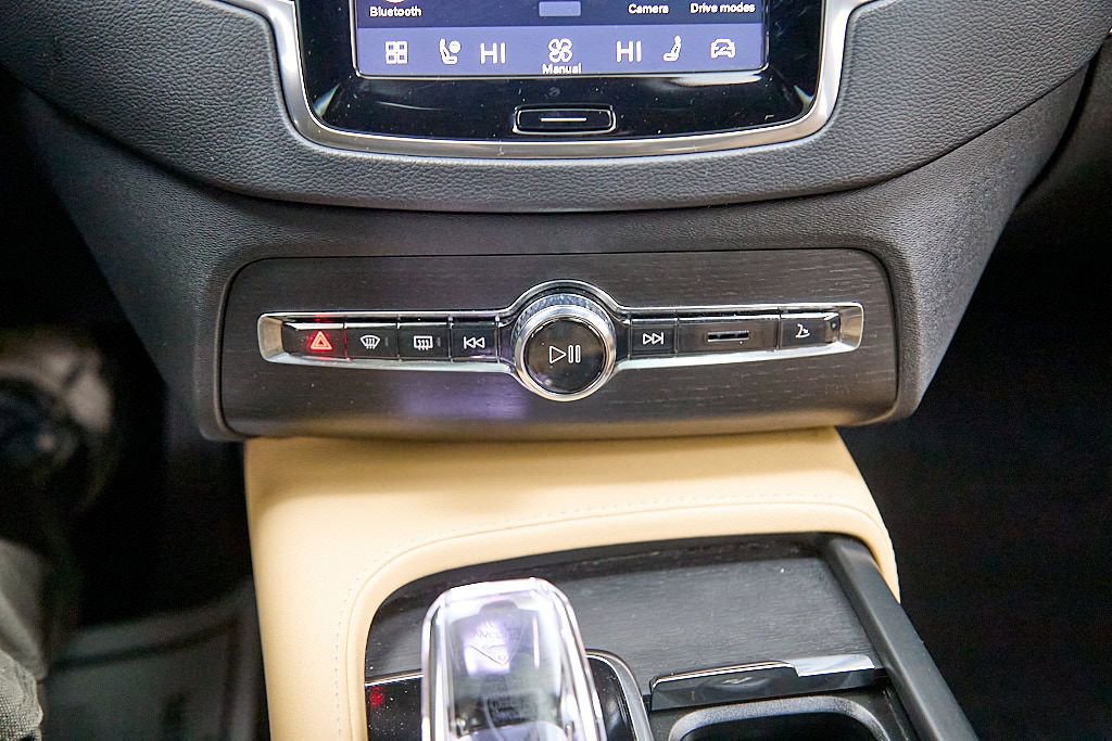 Certified 2023 Volvo XC90 T8 Ultimate w/ Protection Package Premier image 34