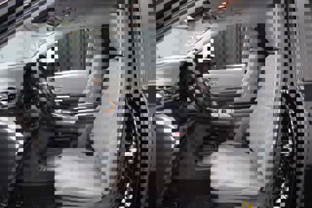 Used 2024 Toyota Sienna LE image 11