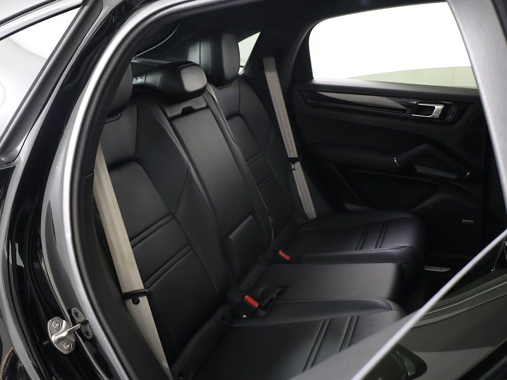 Used 2023 Porsche Cayenne Platinum Edition w/ Premium Package Plus image 33
