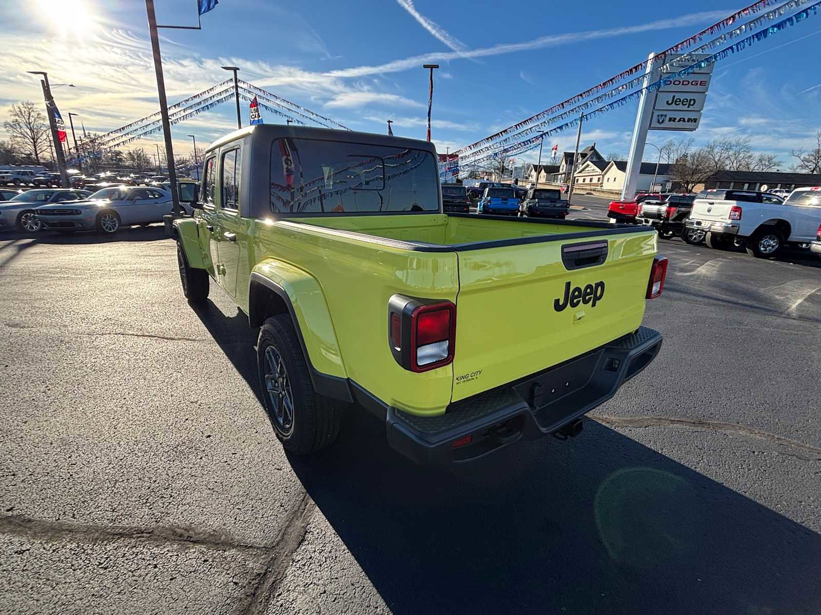 Certified 2024 Jeep Gladiator Sport AWD/4WD image 8