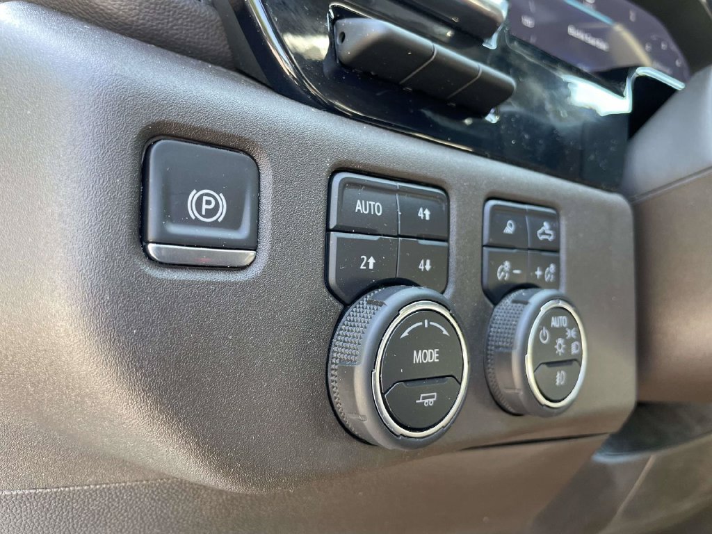 Used 2024 Chevrolet Silverado 1500 LTZ AWD/4WD image 28