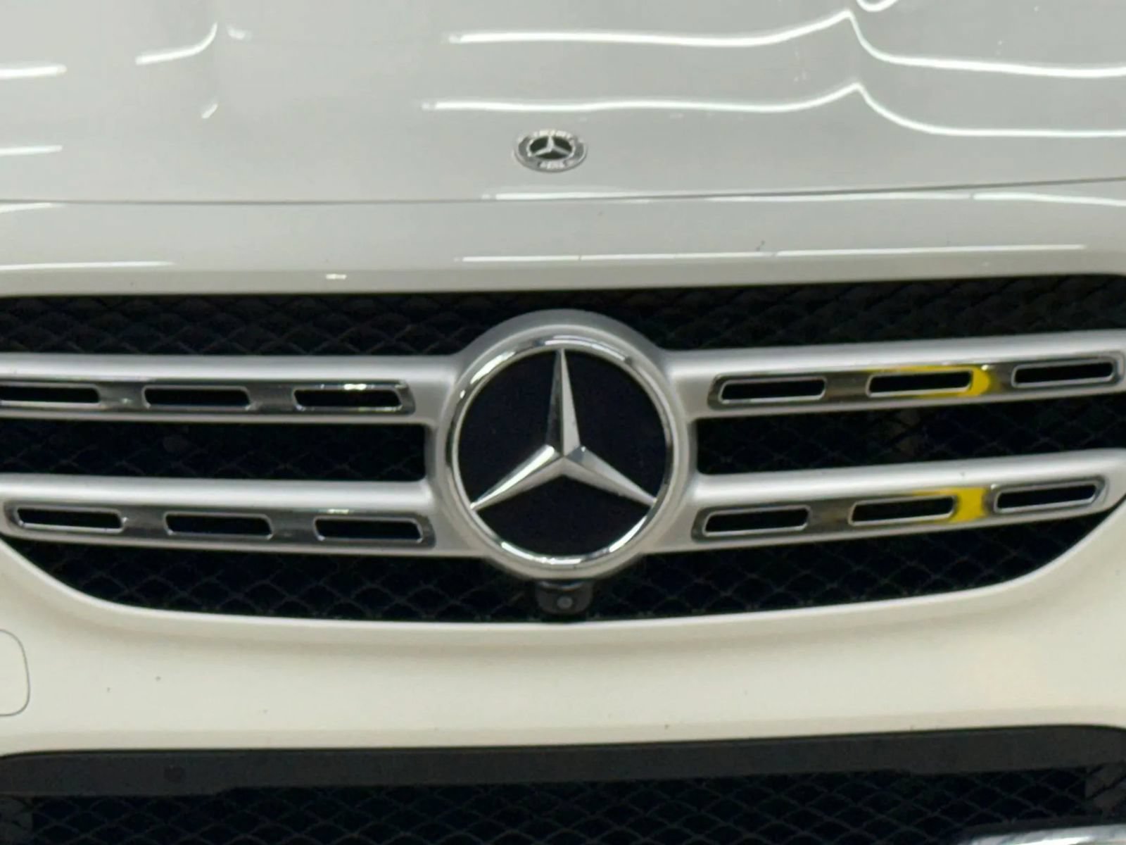 Used 2023 Mercedes-Benz GLB 250 w/ Premium Package image 5