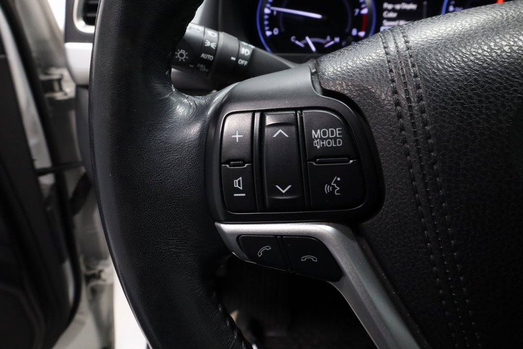 Used 2018 Toyota Highlander XLE image 29