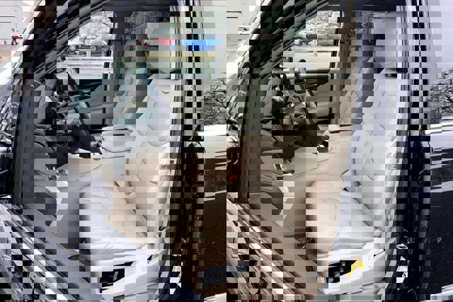 Used 2019 Cadillac Escalade Premium Luxury image 24