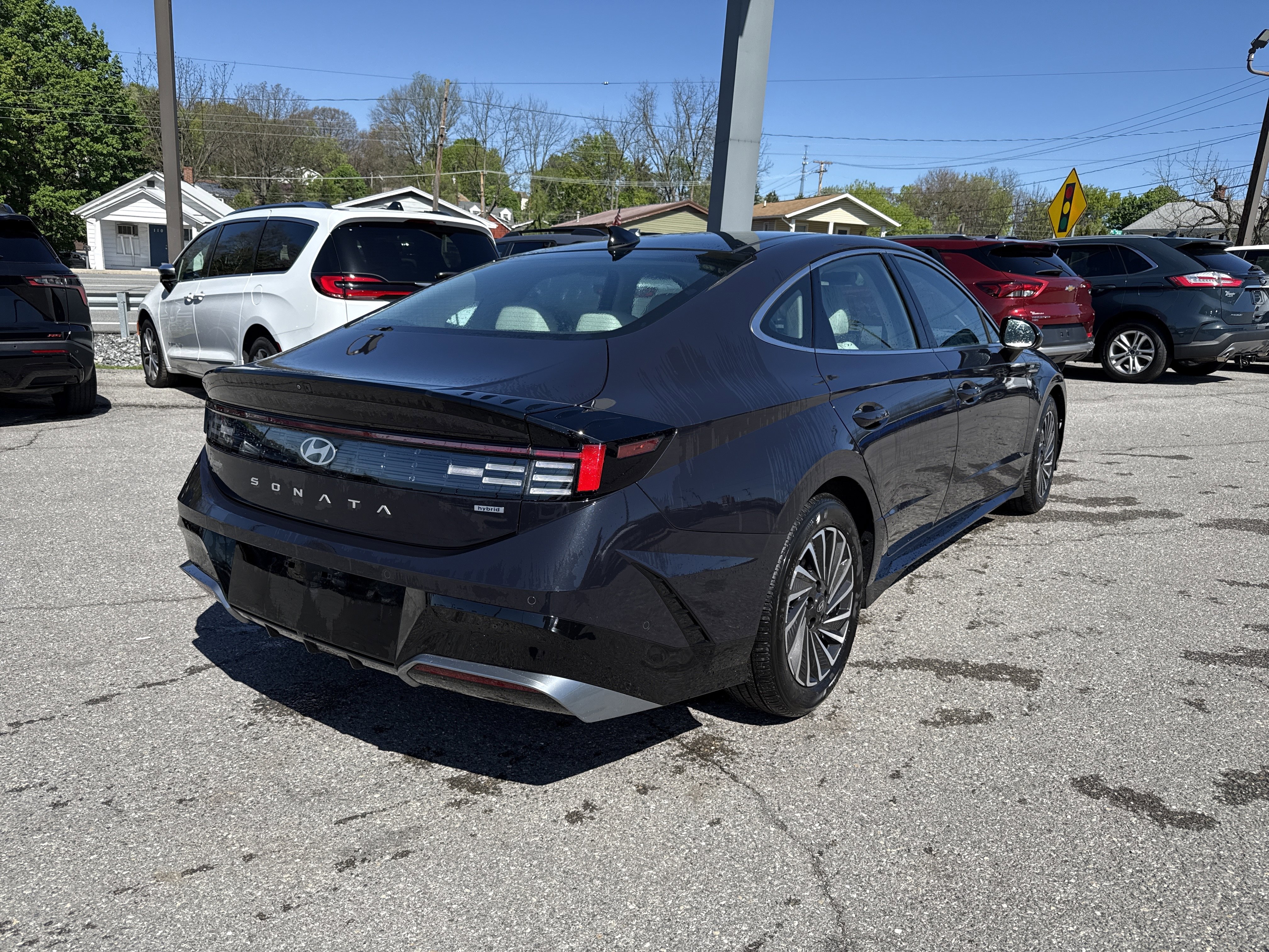 Certified 2025 Hyundai Sonata Limited FWD image 3