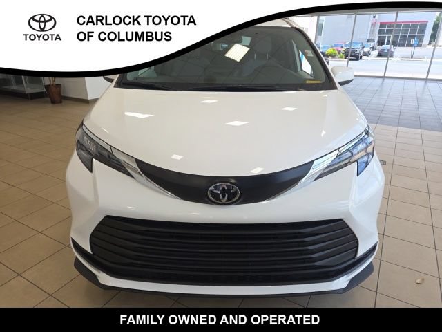 Used 2026 Toyota Sienna LE FWD image 4