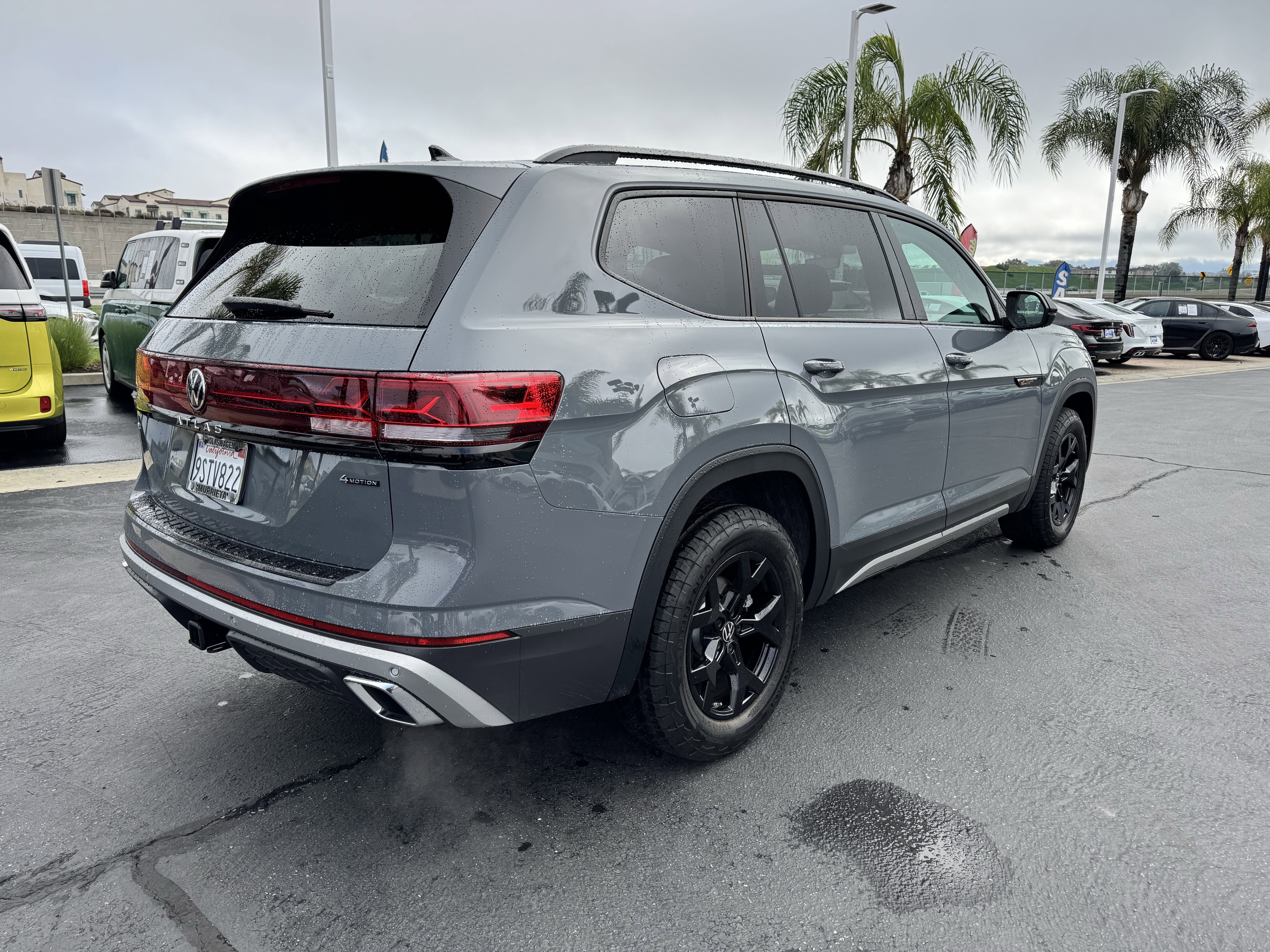 Used 2025 Volkswagen Atlas Peak Edition SE image 10