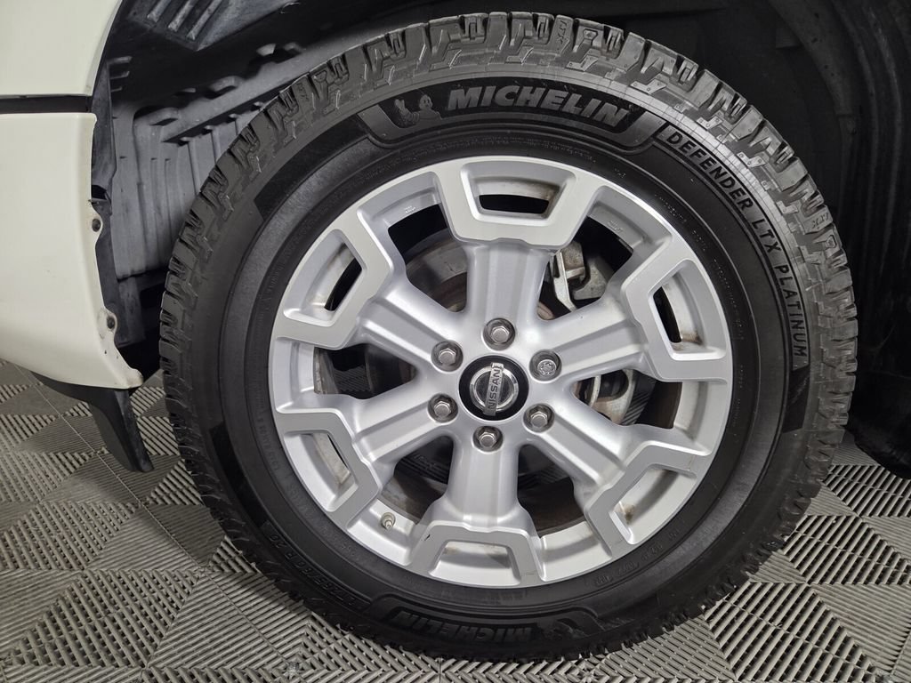 Used 2021 Nissan Titan SV w/ SV Convenience Package AWD/4WD image 8