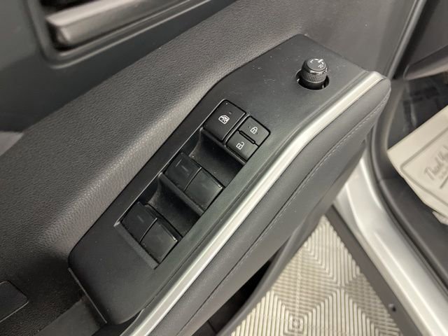 Used 2023 Toyota Highlander L image 33