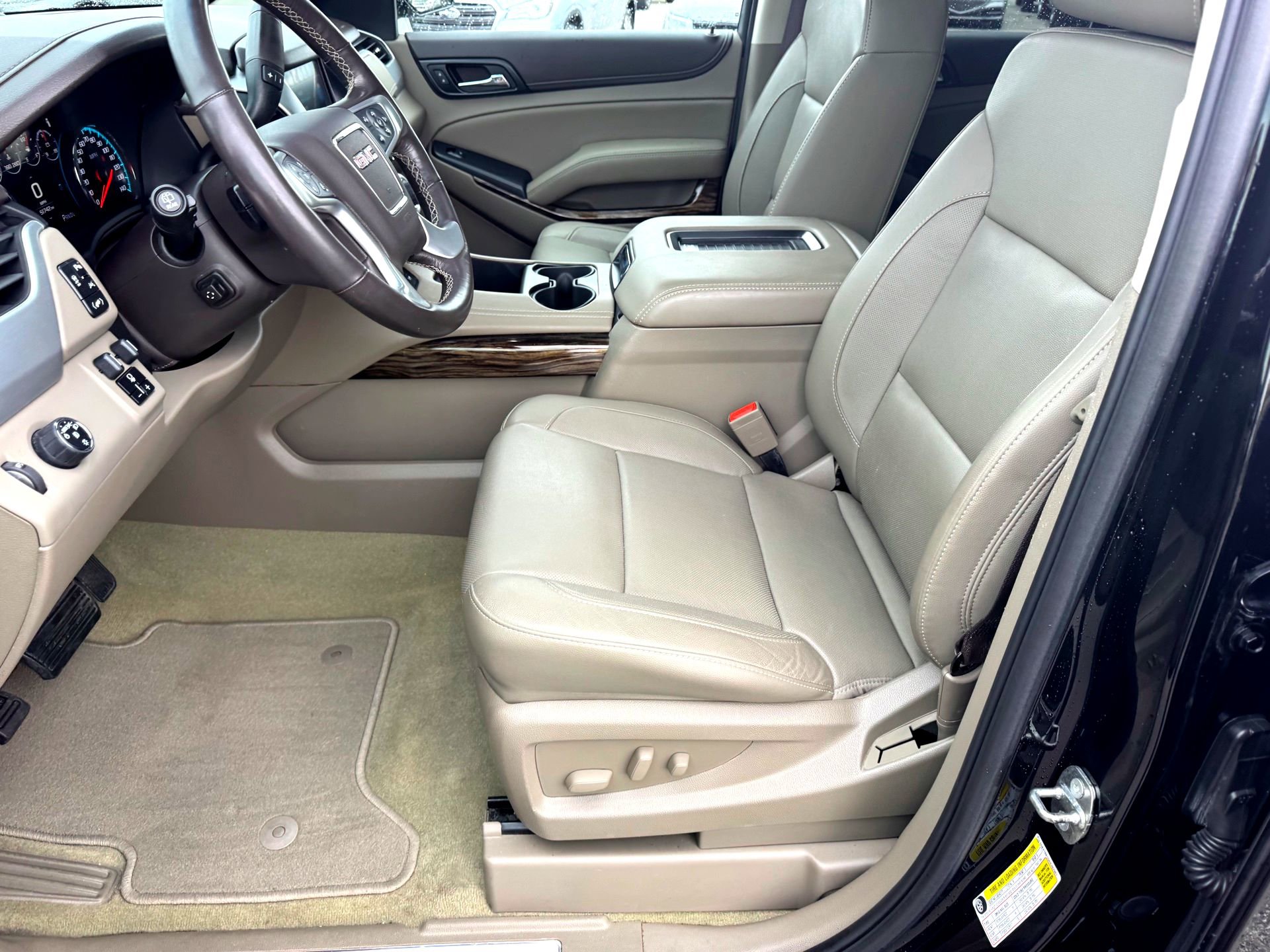 Used 2017 GMC Yukon SLT w/ Open Road Package image 12