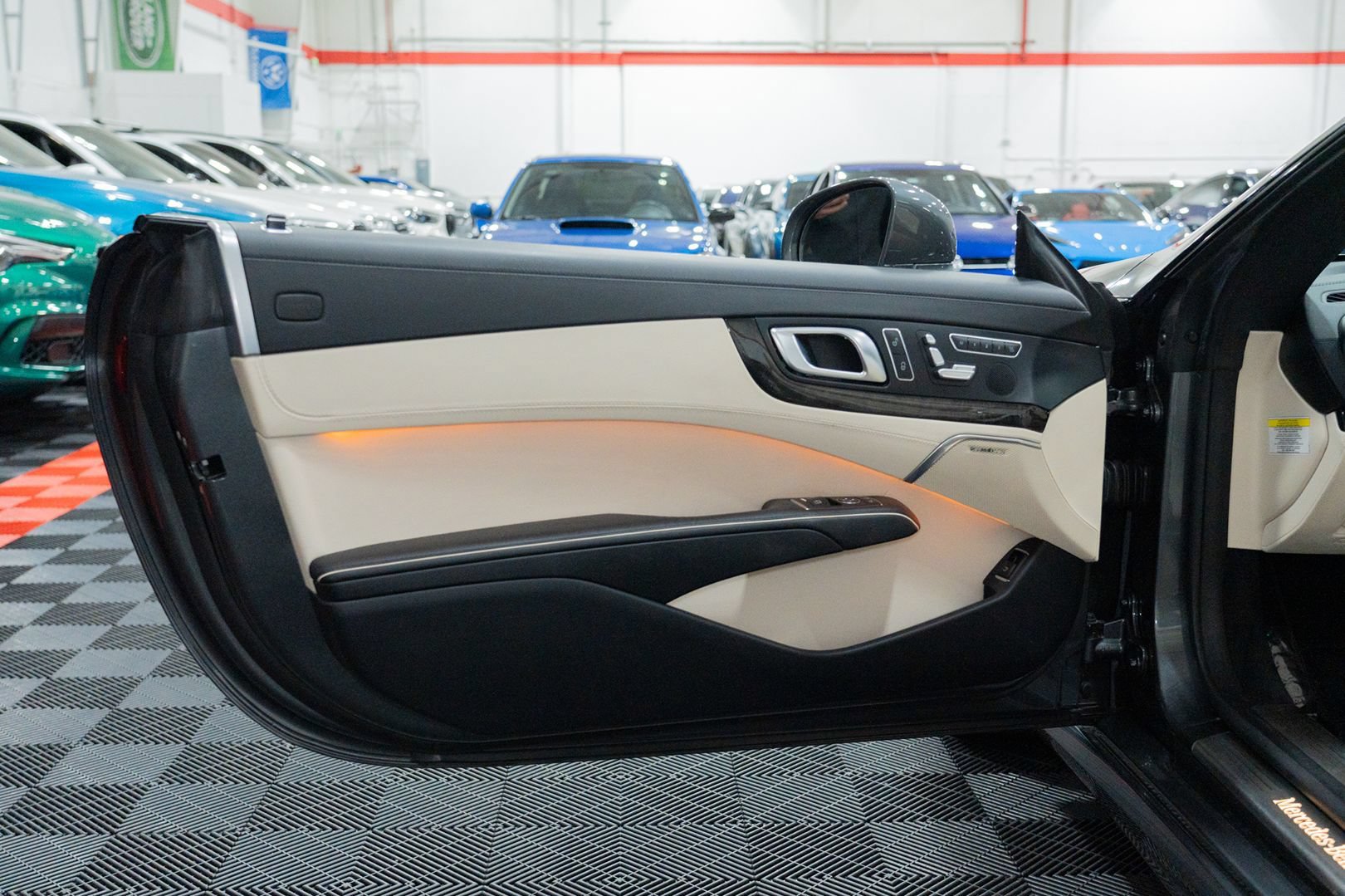 Used 2013 Mercedes-Benz SL 550 image 18