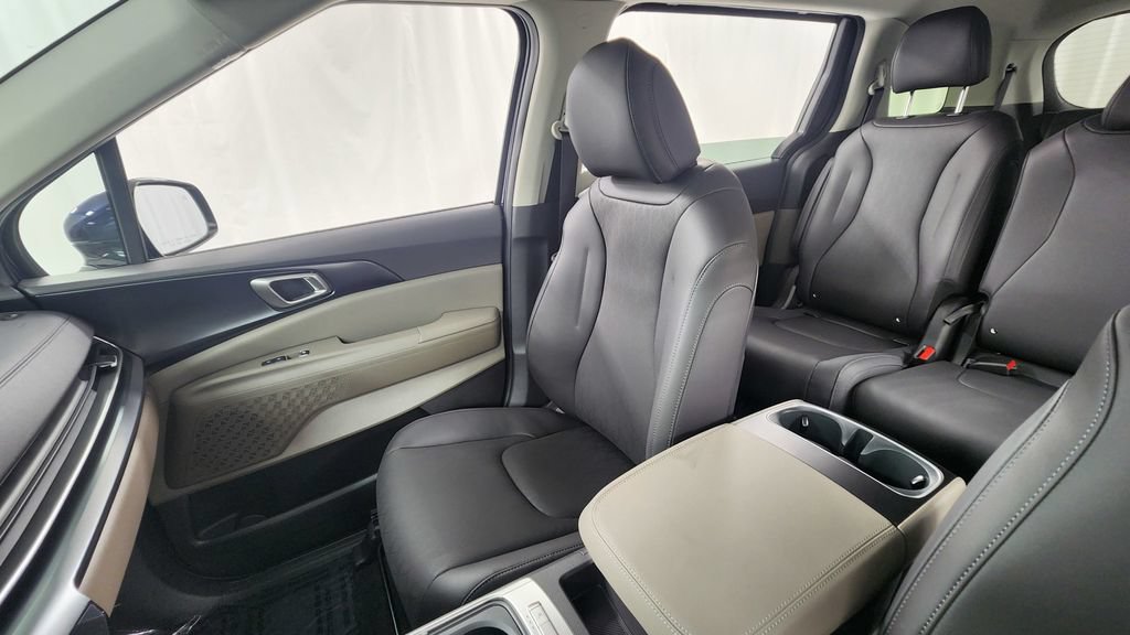 New 2027 Kia Carnival FWD image 13