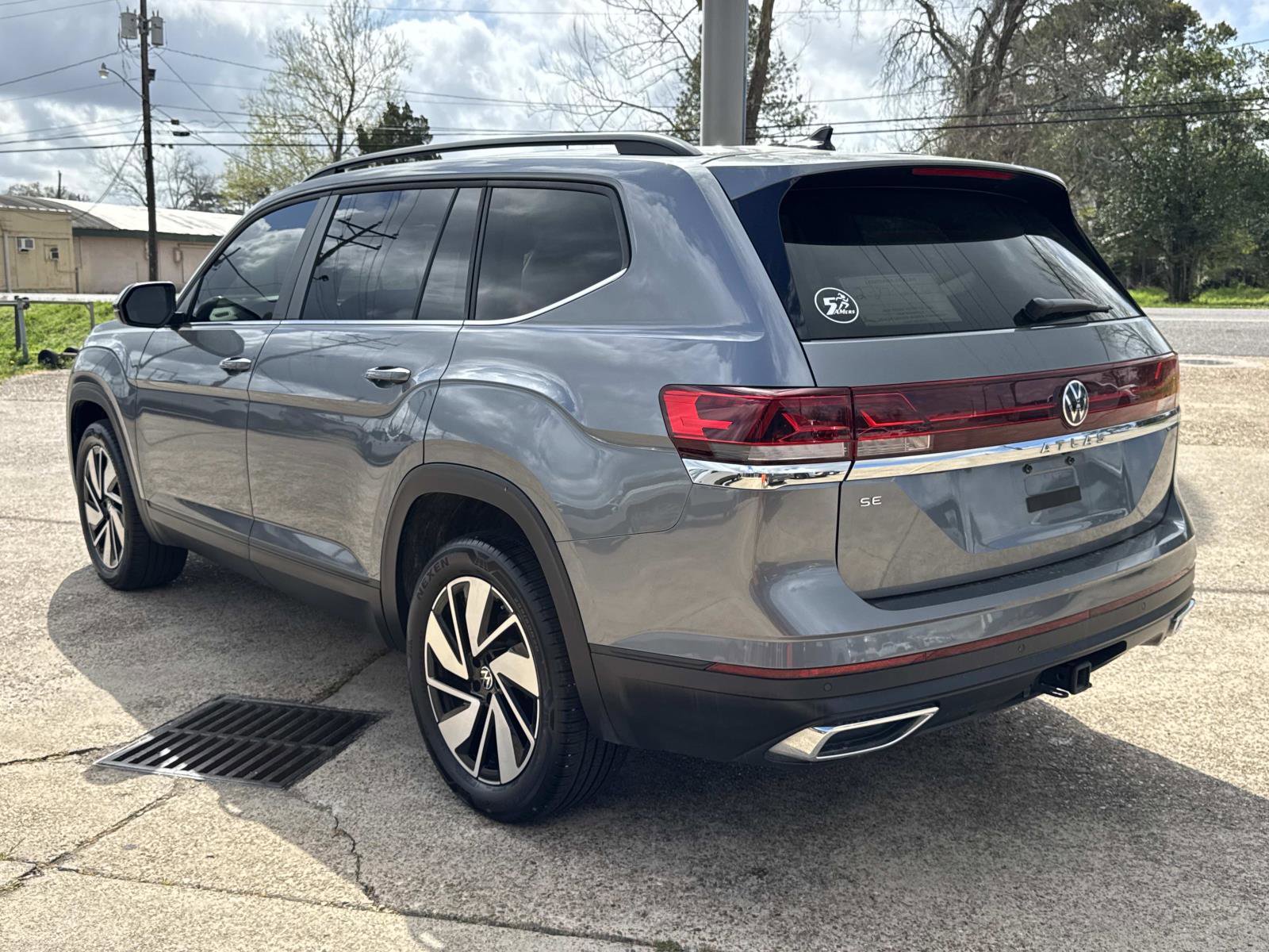 Used 2024 Volkswagen Atlas SE image 4