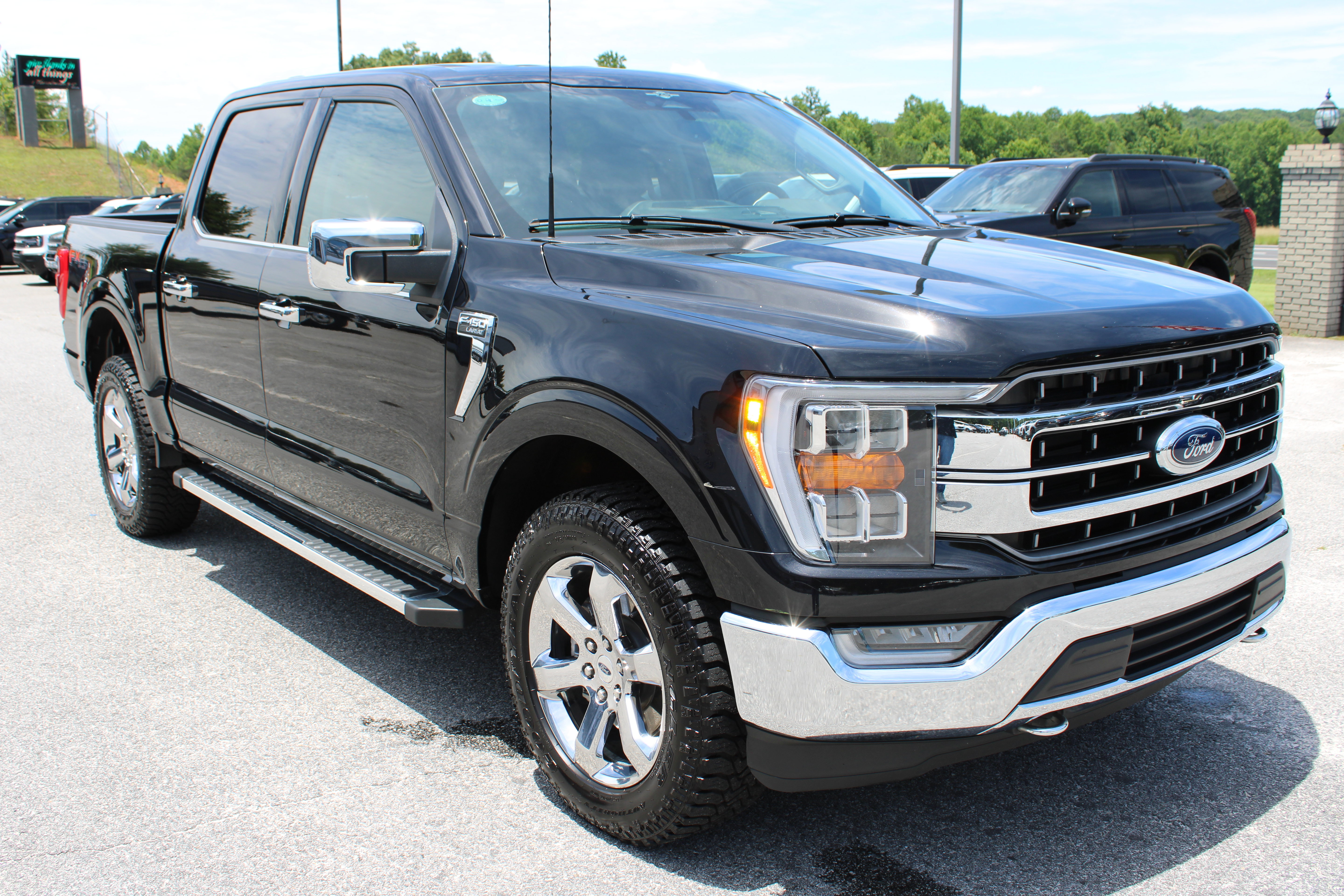 Used 2023 Ford F150 Lariat w/ FX4 Off-Road Package AWD/4WD image 4