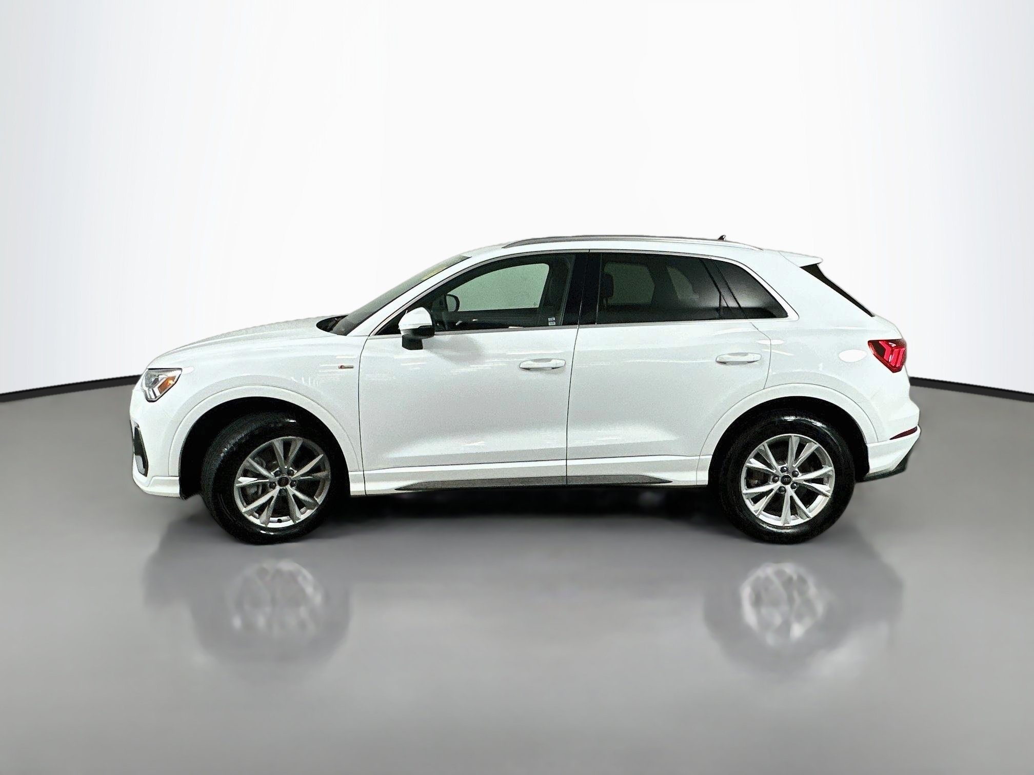 Used 2025 Audi Q3 2.0T Premium Plus w/ Premium Plus Package AWD/4WD image 4