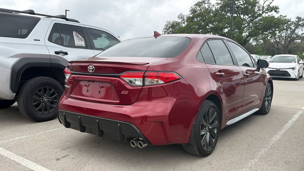 Used 2025 Toyota Corolla SE image 4