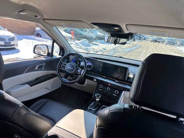Used 2022 Kia Carnival LX image 20