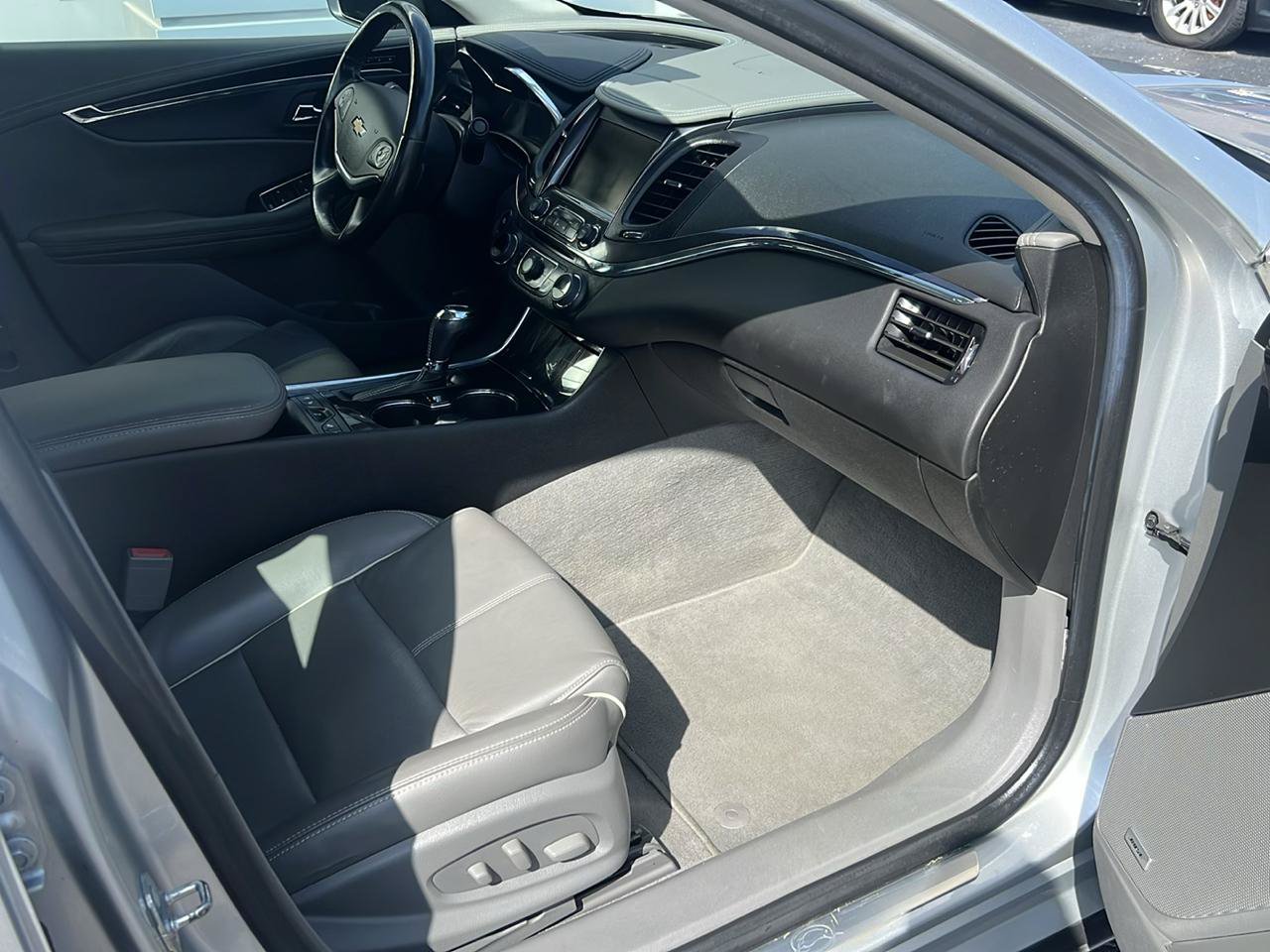 Used 2016 Chevrolet Impala LTZ FWD image 10