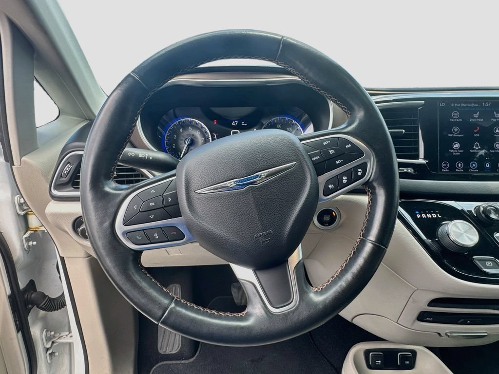 Used 2019 Chrysler Pacifica Touring-L Plus w/ Advanced Safetytec Group FWD image 12