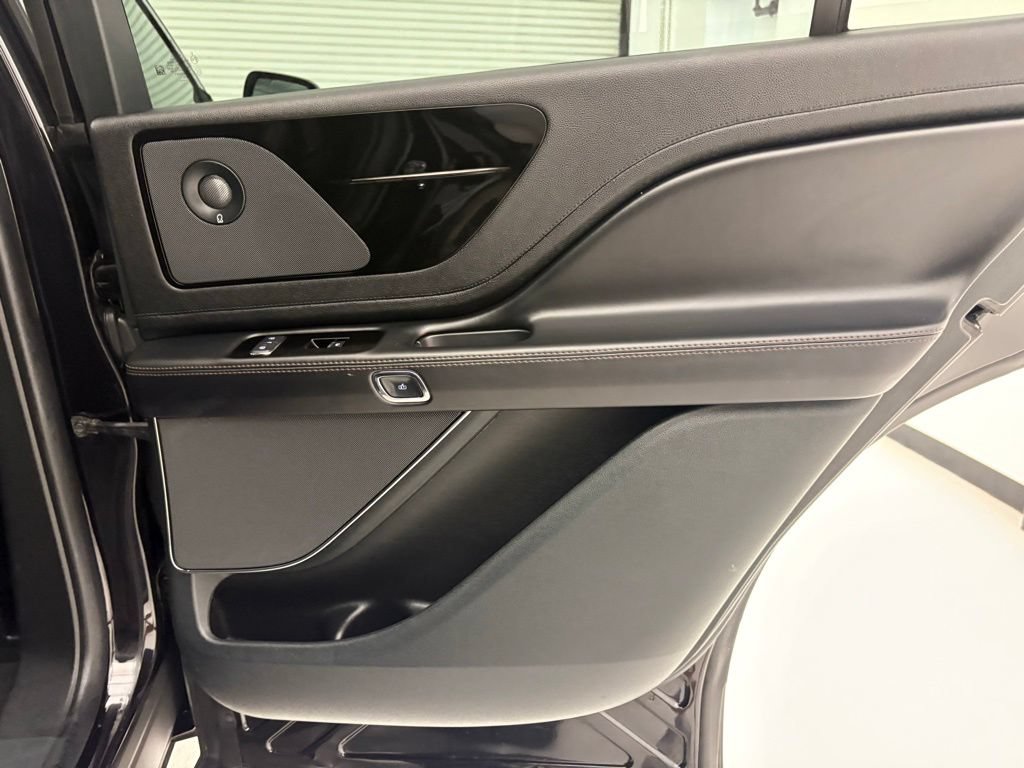 Used 2023 Lincoln Aviator Reserve RWD image 30