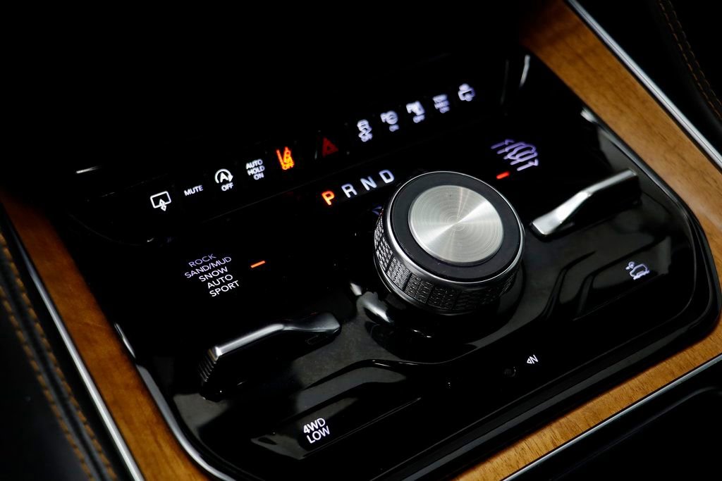 Used 2024 Jeep Grand Wagoneer L Series III image 13