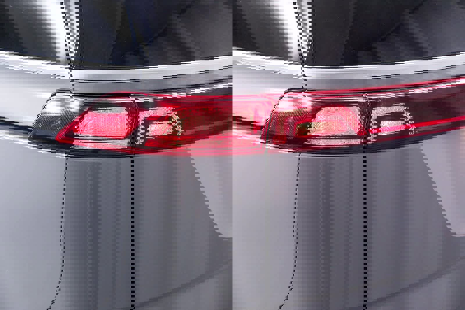 Used 2024 Kia Carnival EX image 7