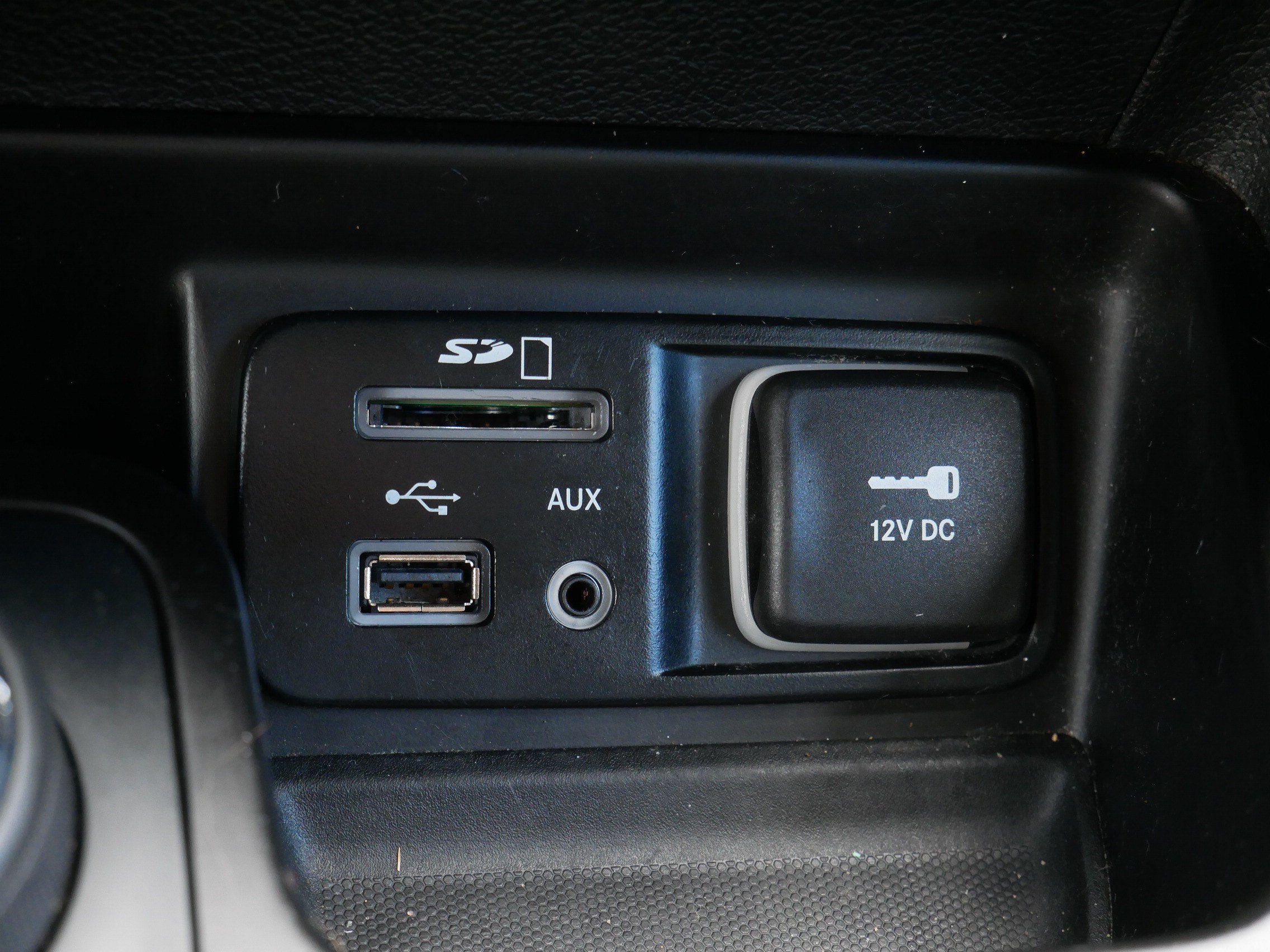 Used 2016 Jeep Cherokee Limited AWD/4WD image 32