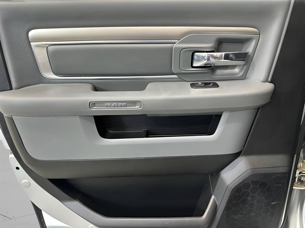 Used 2018 RAM 3500 Big Horn AWD/4WD image 12