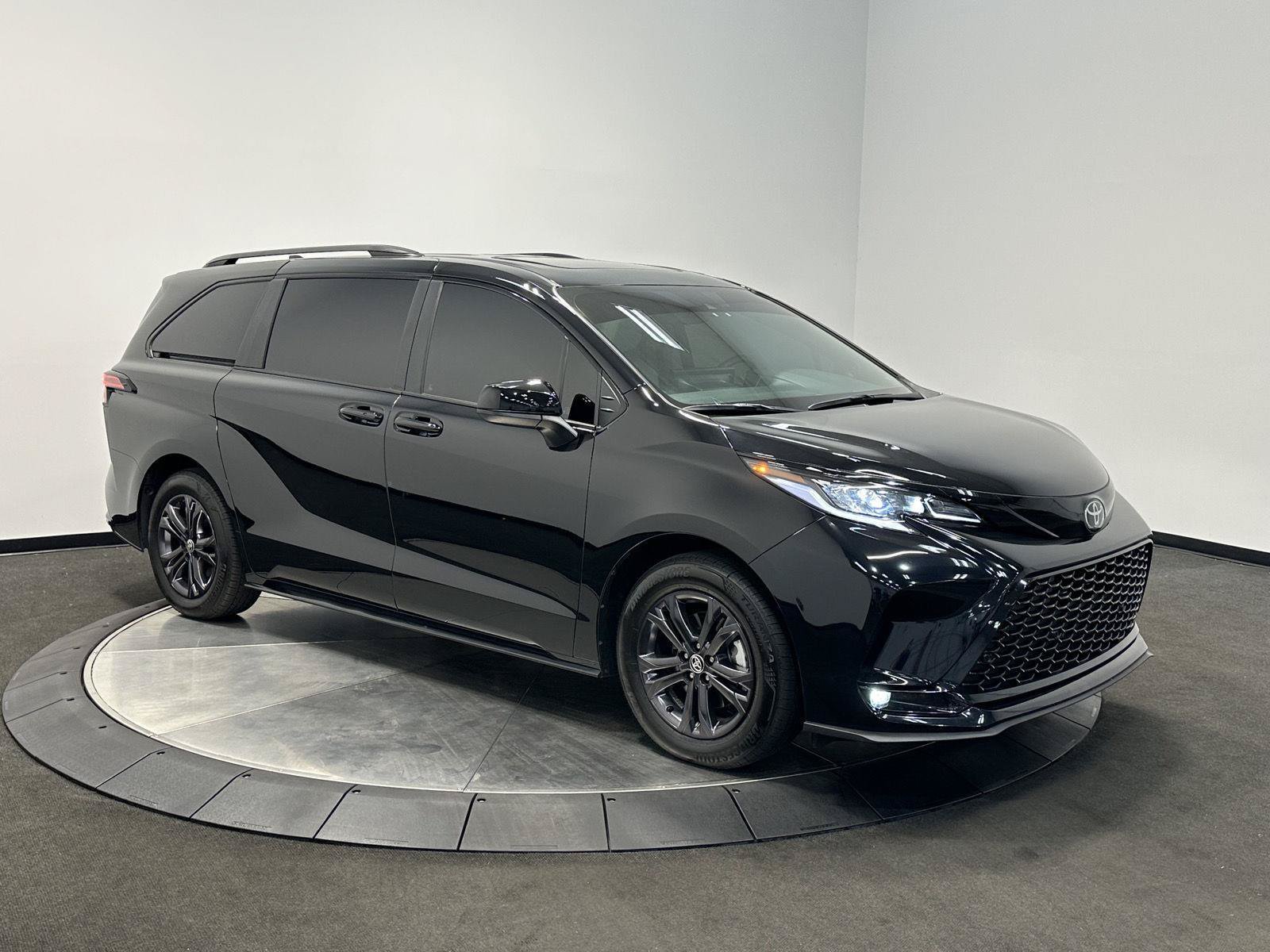 Used 2026 Toyota Sienna XSE AWD/4WD image 2