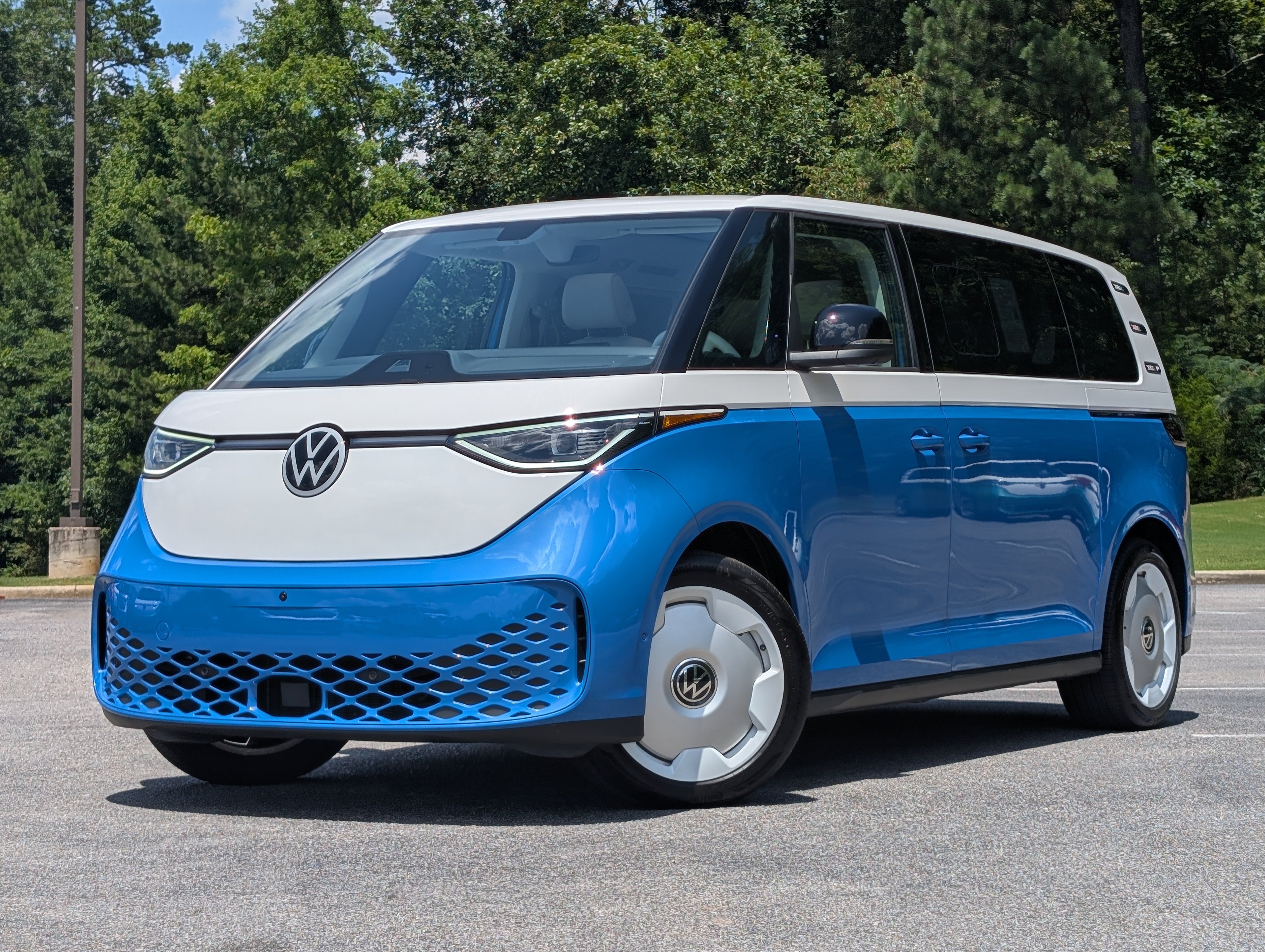 Used 2025 Volkswagen ID. Buzz Pro S Plus RWD image 4
