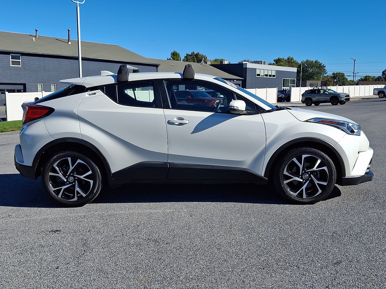 Used 2019 Toyota C-HR XLE FWD image 8