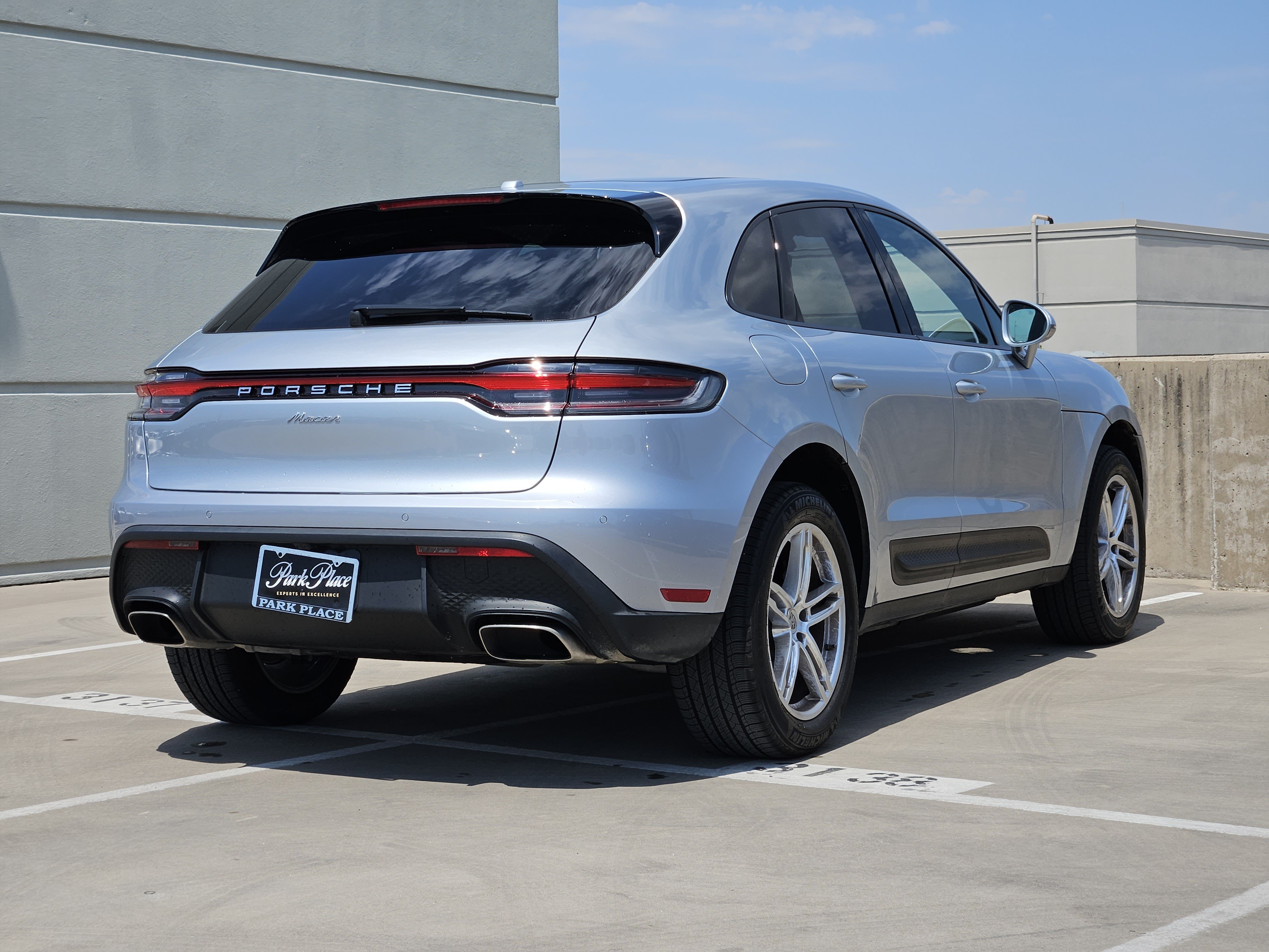Certified 2026 Porsche Macan AWD/4WD image 8