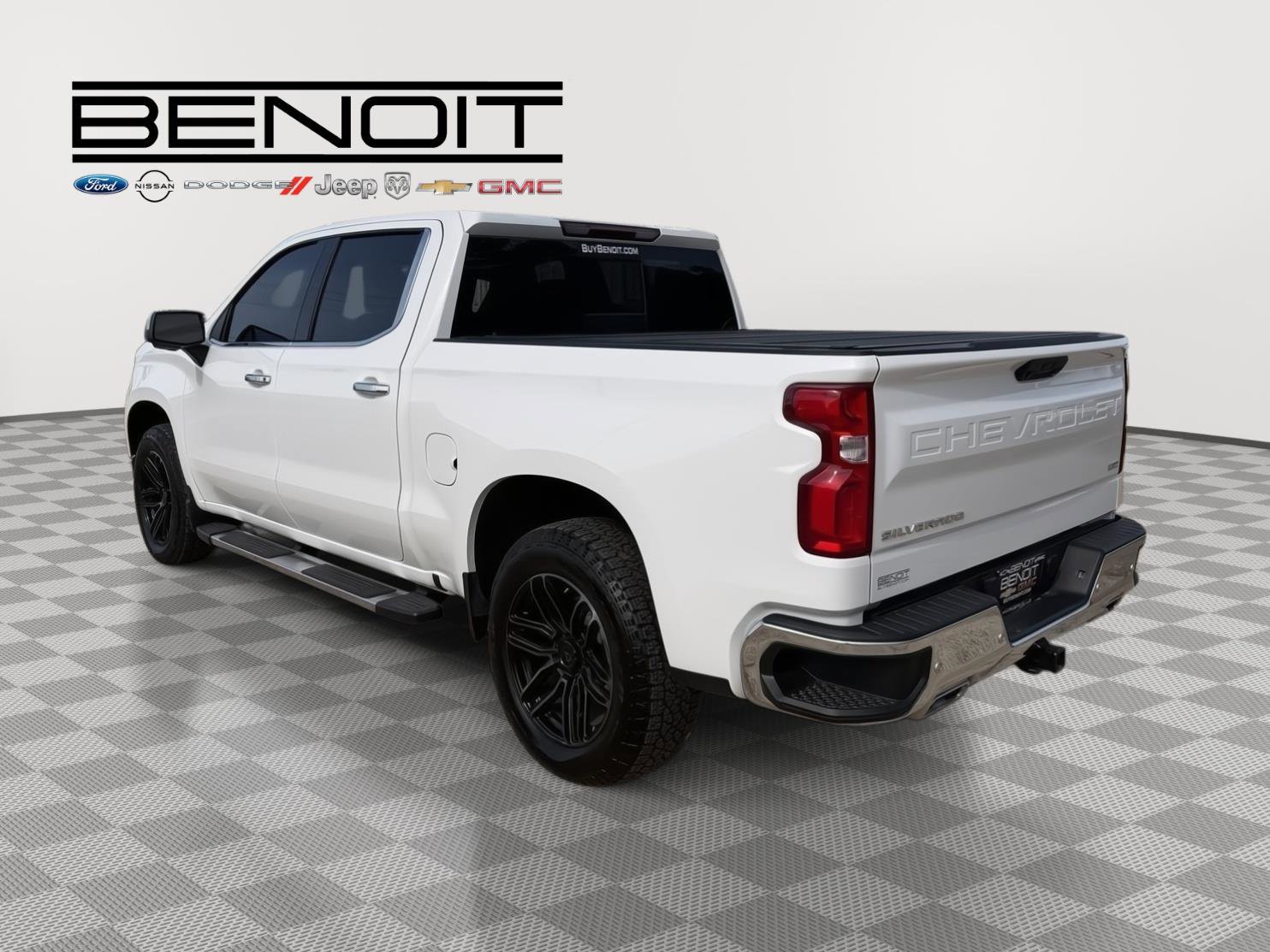 Used 2025 Chevrolet Silverado 1500 LTZ AWD/4WD image 4