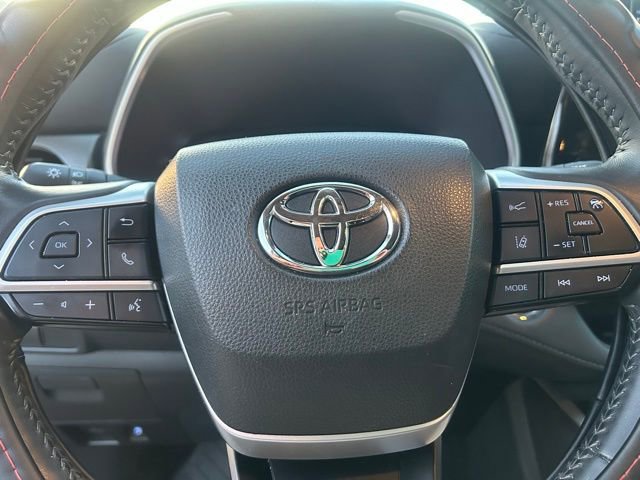 Used 2022 Toyota Highlander XLE image 17