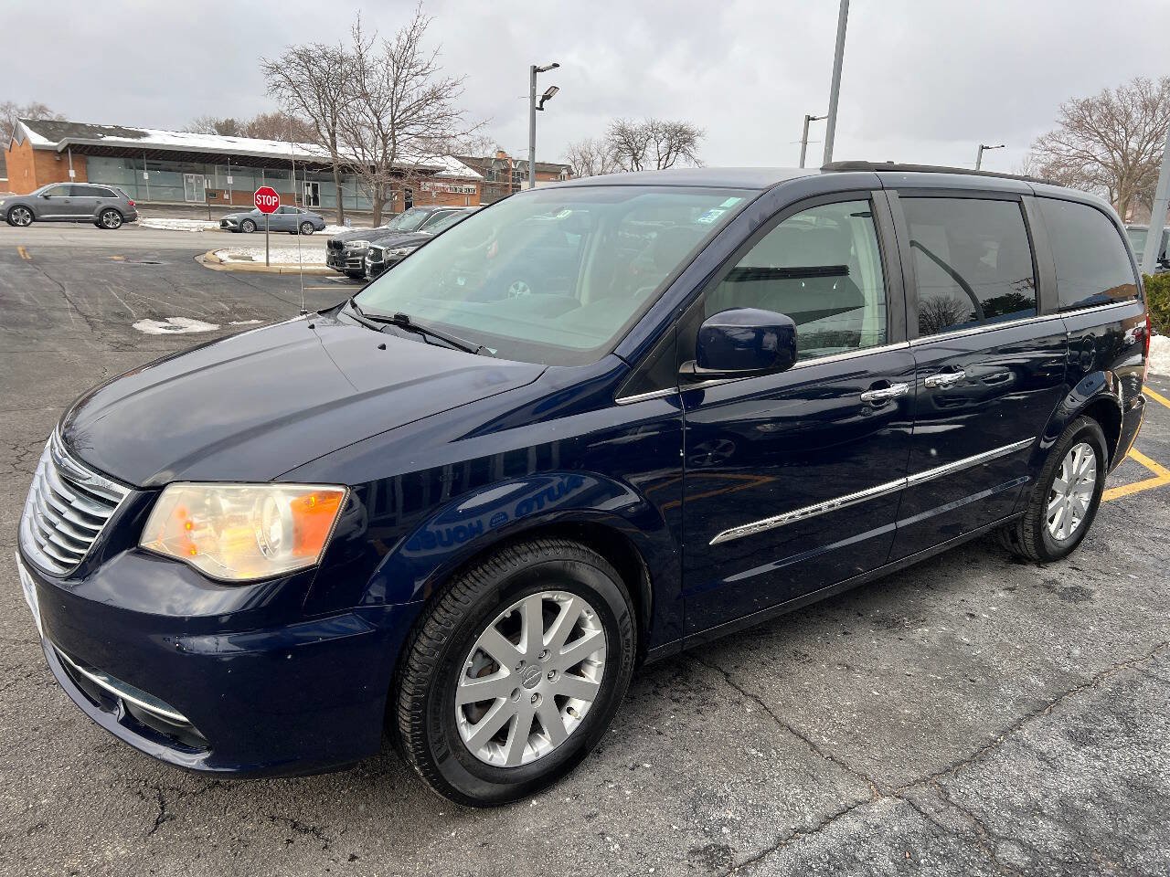 Used 2015 Chrysler Town & Country Touring w/ Driver Convenience Group image 6