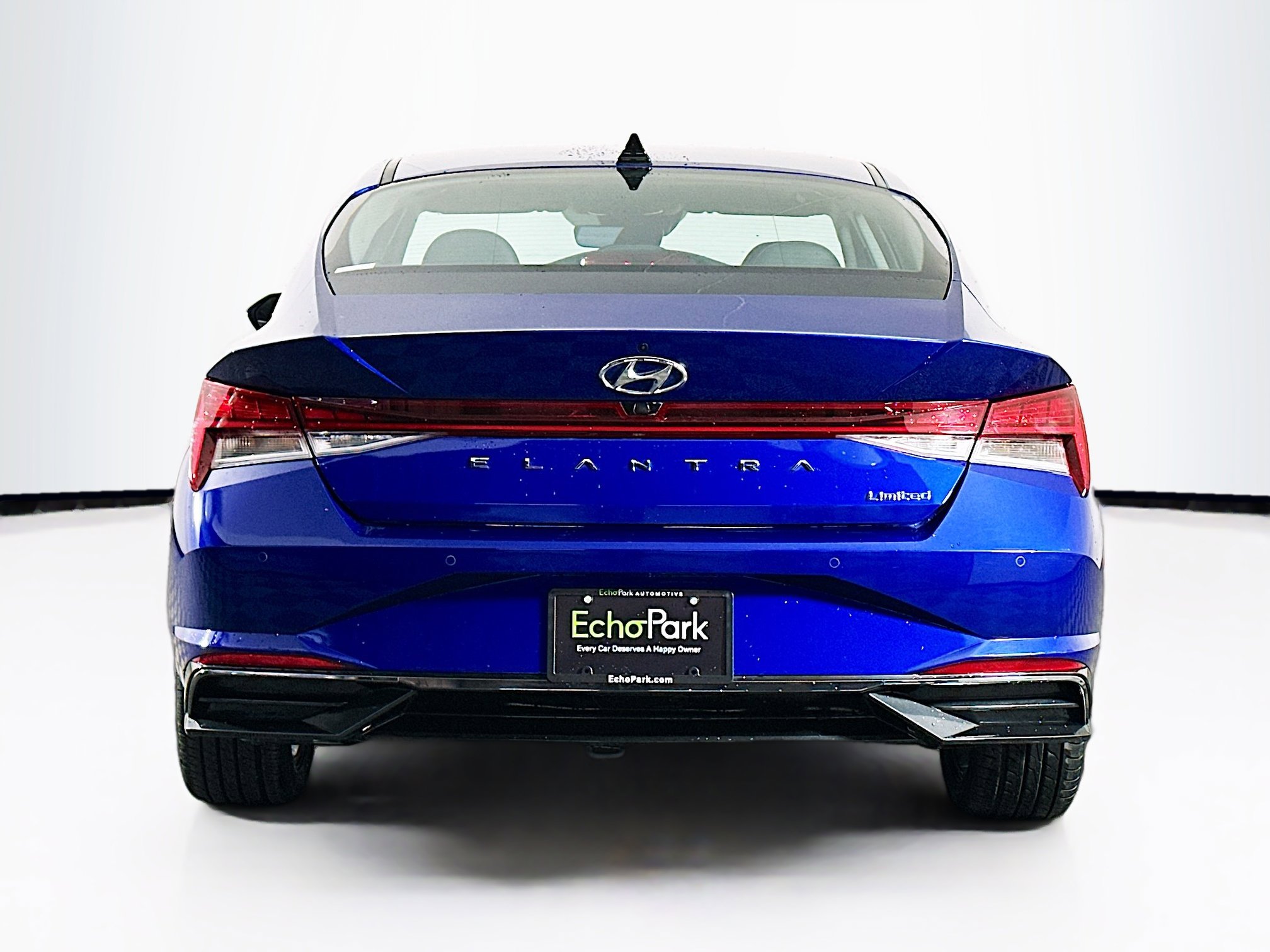 Used 2023 Hyundai Elantra Limited w/ Cargo Package image 7