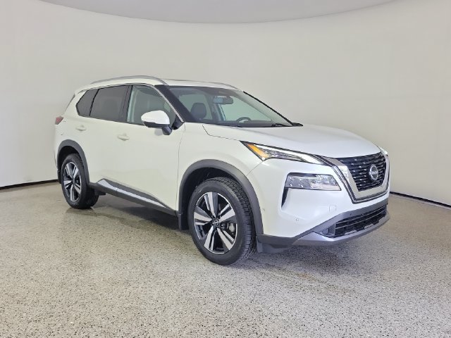 Used 2023 Nissan Rogue SL w/ SL Premium Package FWD image 4