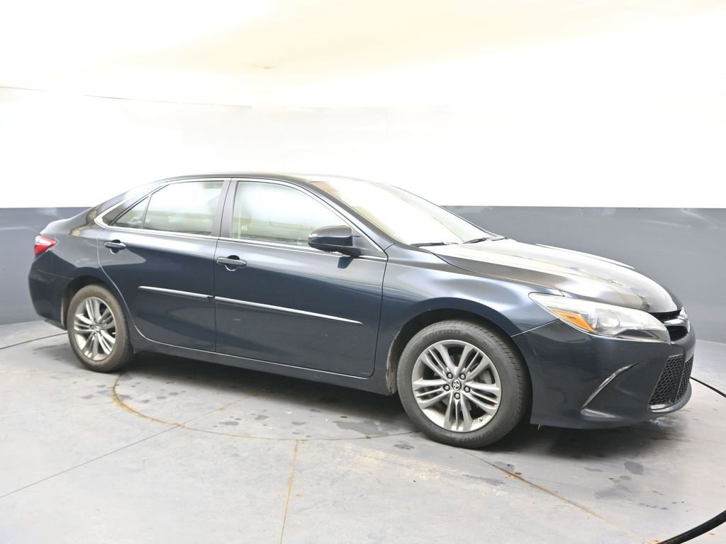 Used 2017 Toyota Camry SE w/ Moonroof Package image 7