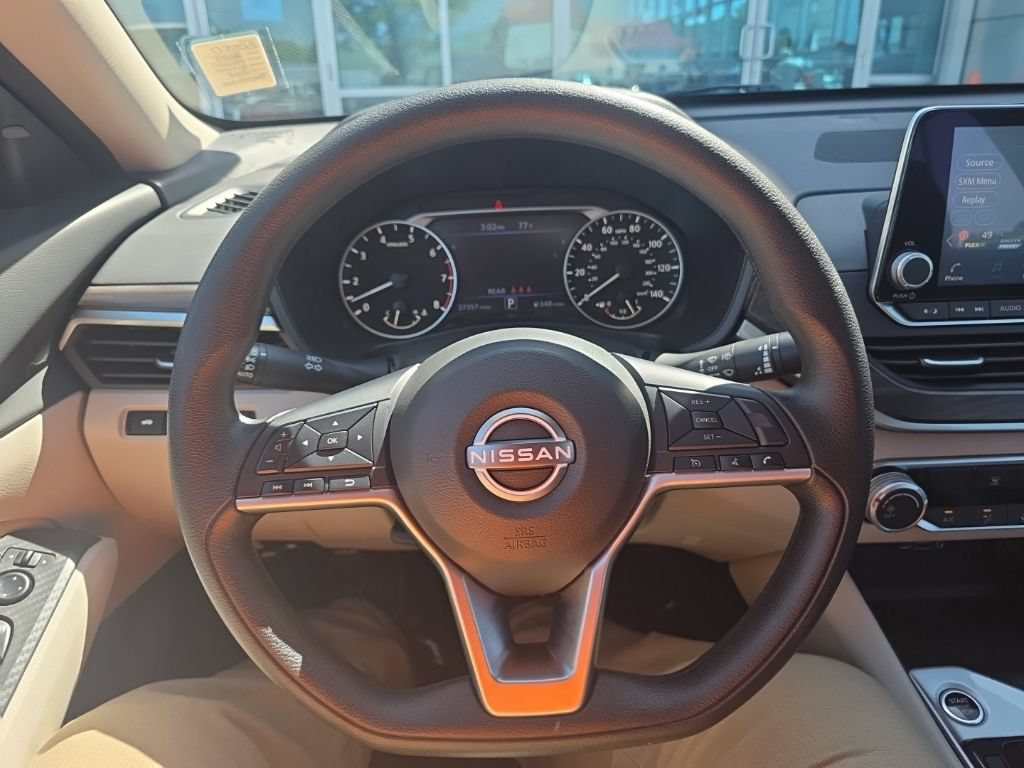 Used 2025 Nissan Altima 2.5 SV FWD image 19