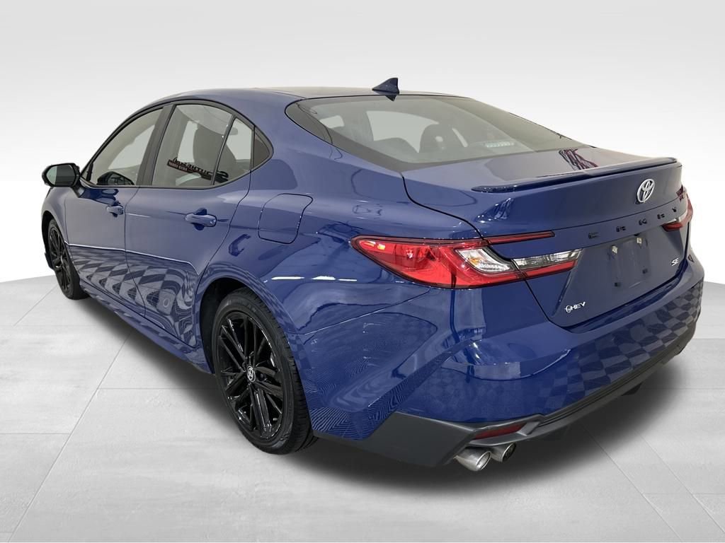 Used 2025 Toyota Camry SE image 3