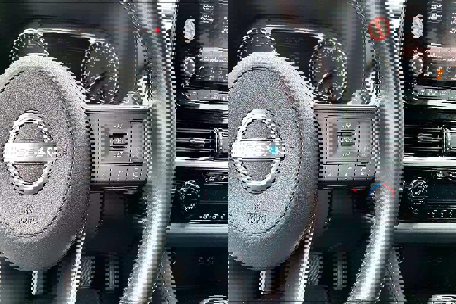 Used 2025 Nissan Pathfinder SV image 23