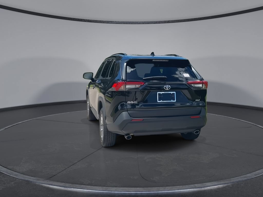 Used 2025 Toyota RAV4 XLE FWD image 7