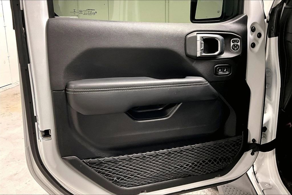 Used 2022 Jeep Wrangler Unlimited Sahara w/ Cold Weather Group image 20