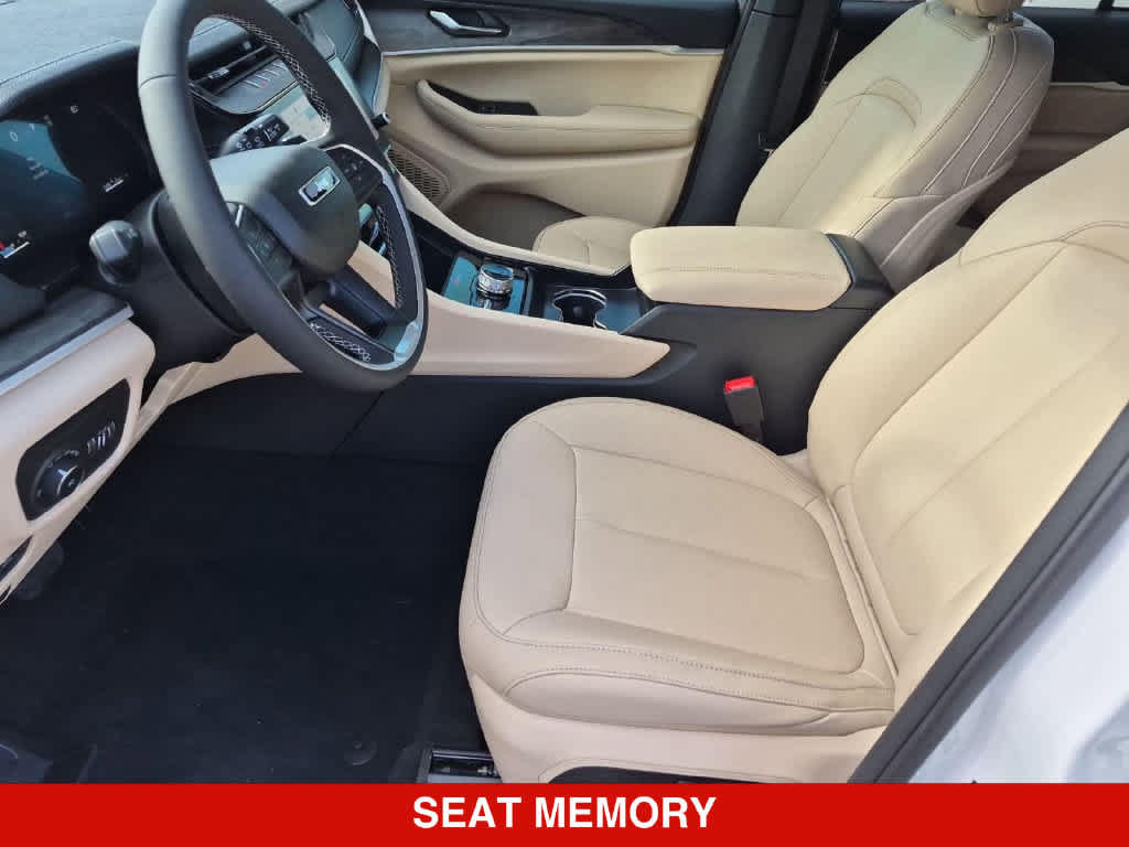 New 2026 Jeep Grand Cherokee Limited w/ Limited Altitude Package AWD/4WD image 16