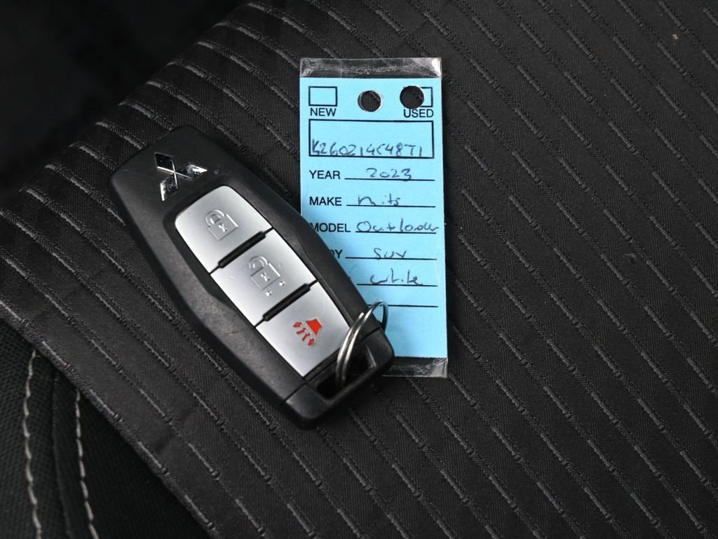 Used 2023 Mitsubishi Outlander ES image 18