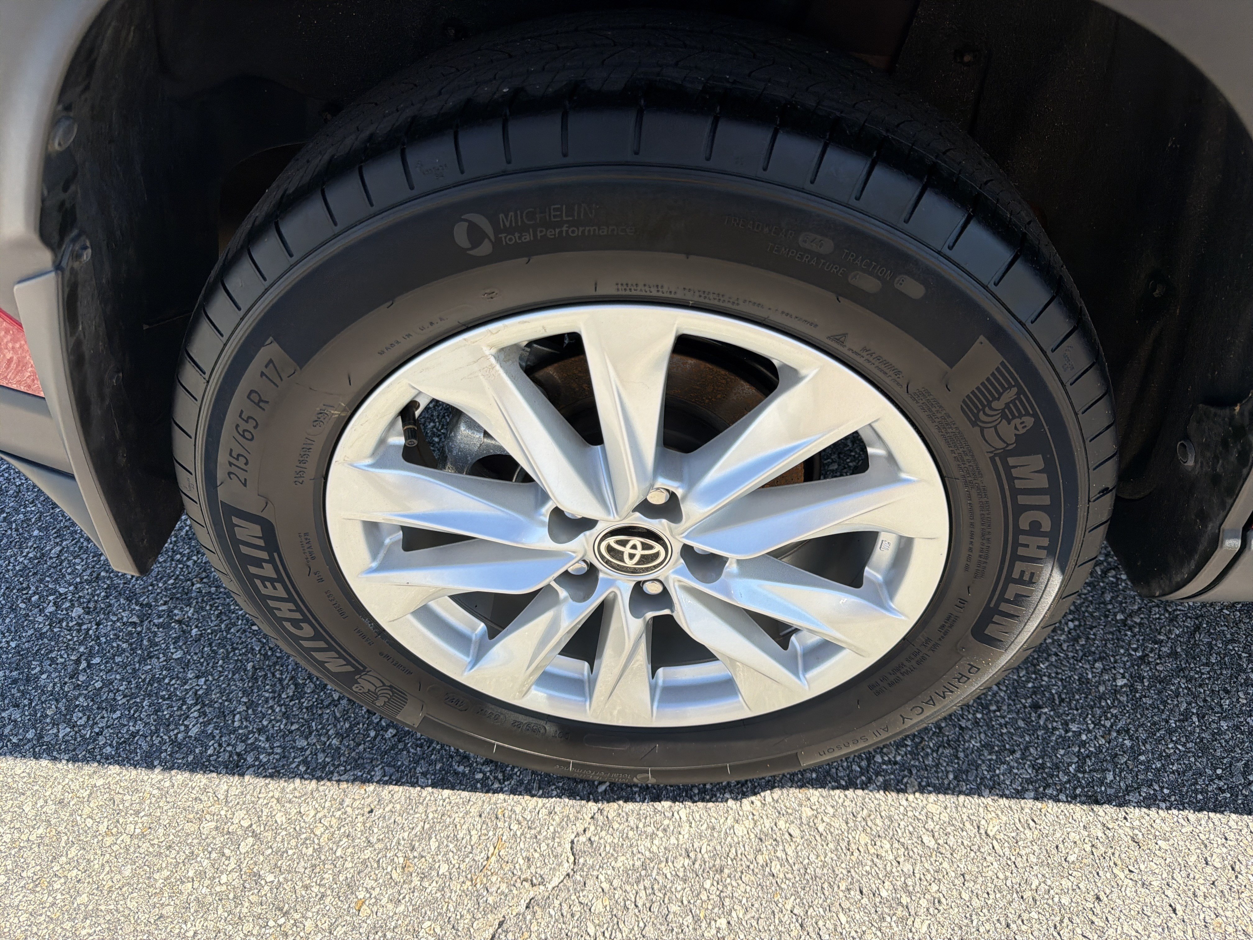 Certified 2025 Toyota Corolla Cross LE FWD image 28