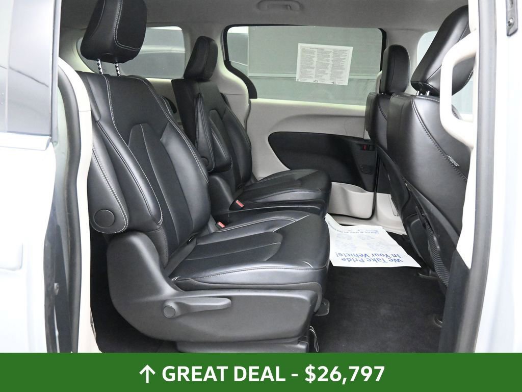 Used 2024 Chrysler Pacifica Select image 23