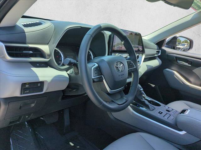 Certified 2025 Toyota Highlander XLE AWD/4WD image 10